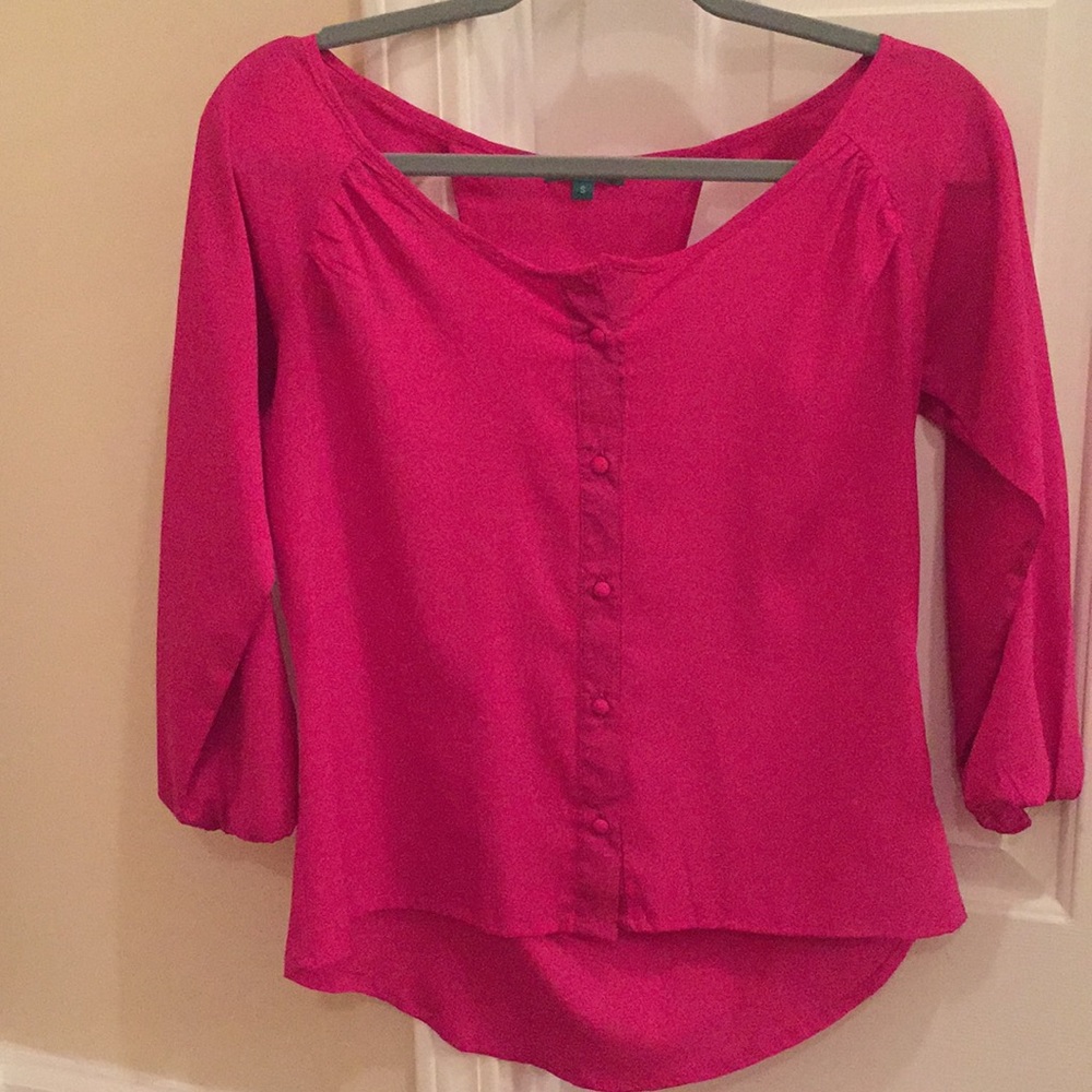 VFish quarter length button up blouse w/ open back